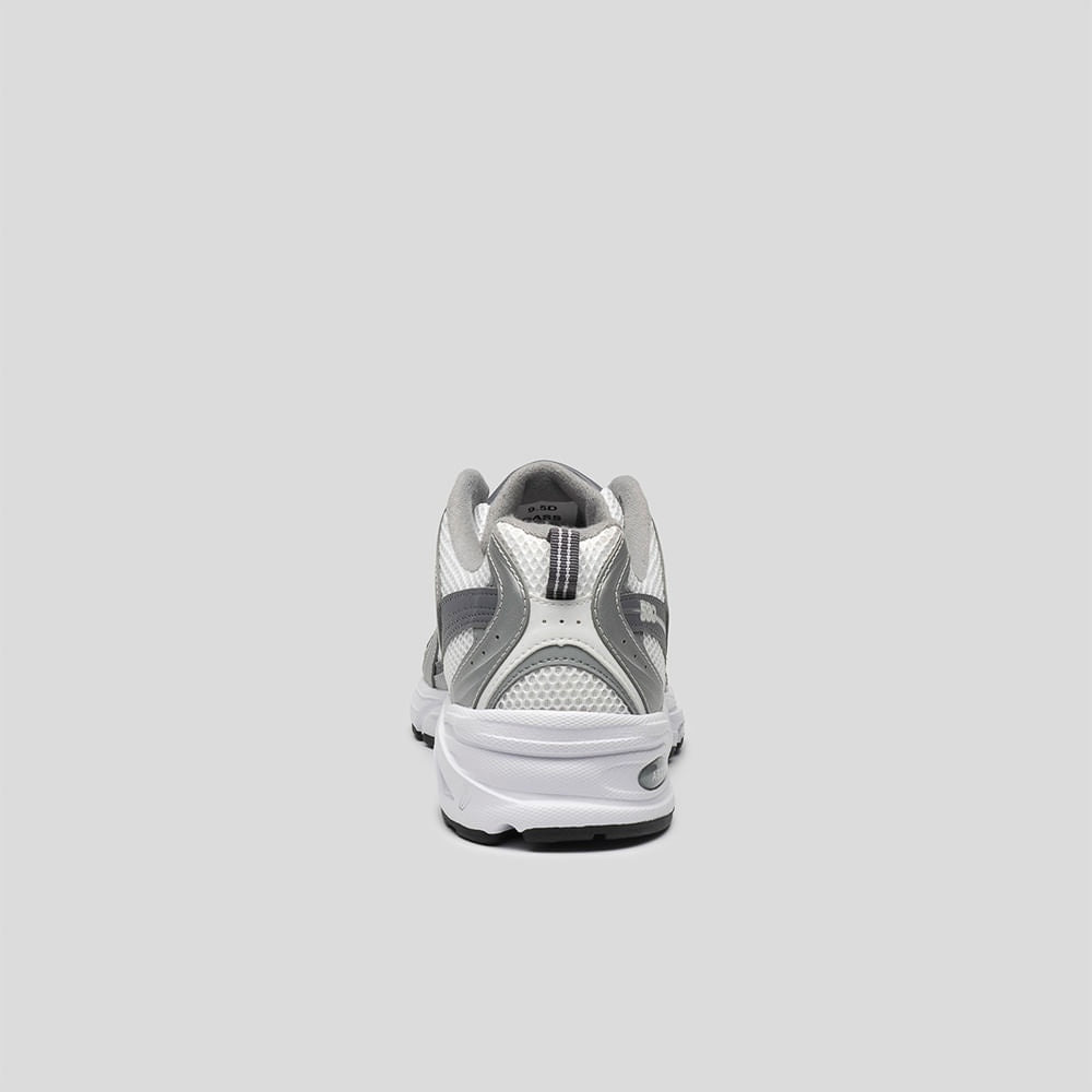 Tênis New Balance 530 Unissex — Prata / Grafite — imagem 6