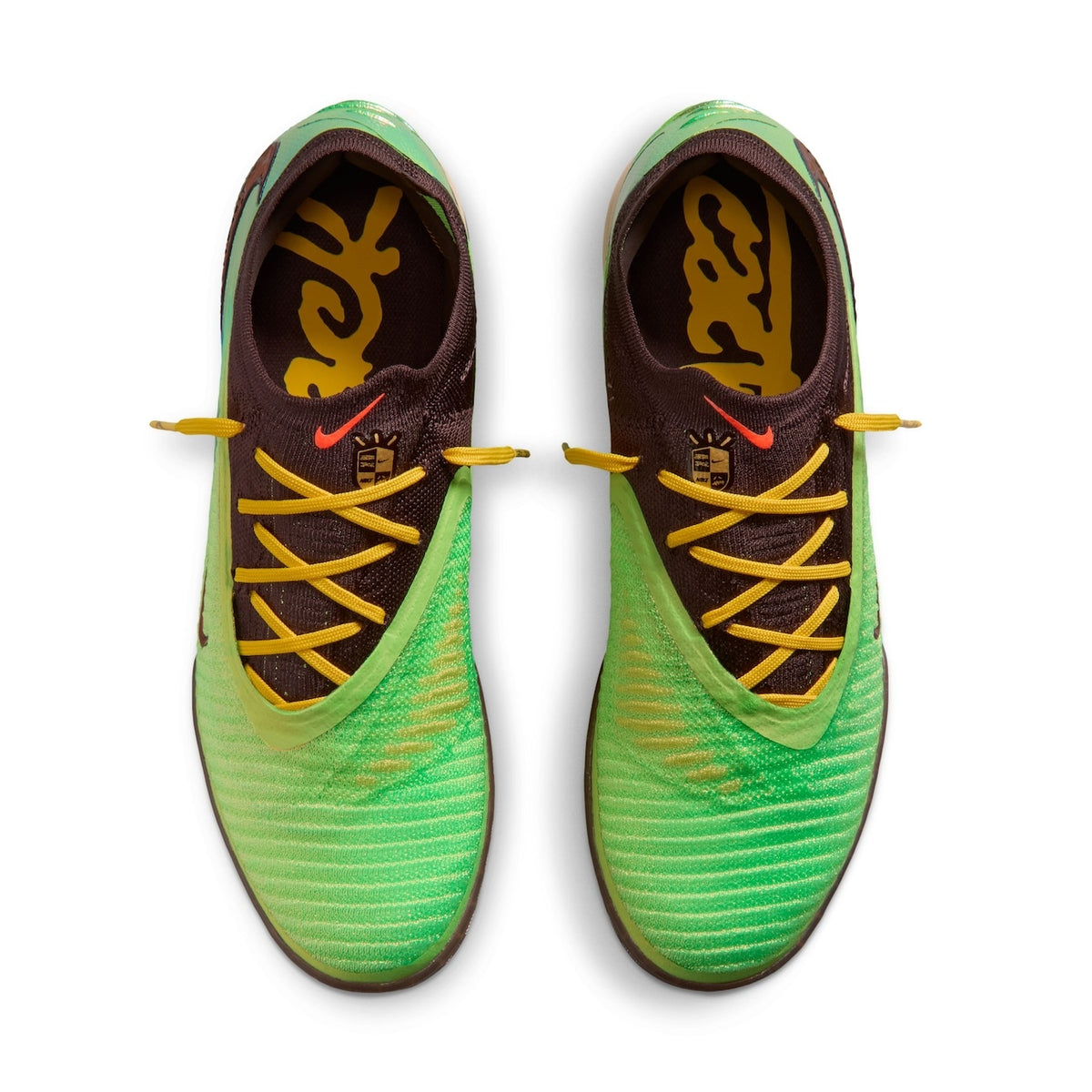 Chuteira Nike Phantom 6 Low Indoor x Cactus Jack — Earth / Metallic Gold — imagem 4