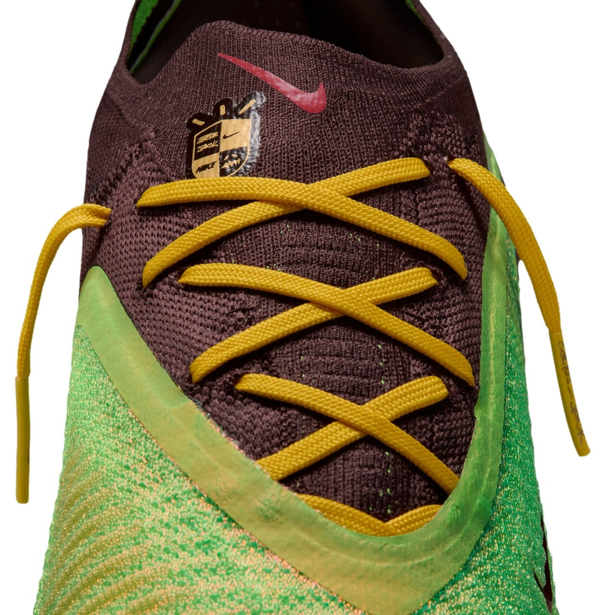 Chuteira Nike Phantom 6 Low Indoor x Cactus Jack — Earth / Metallic Gold — imagem 7