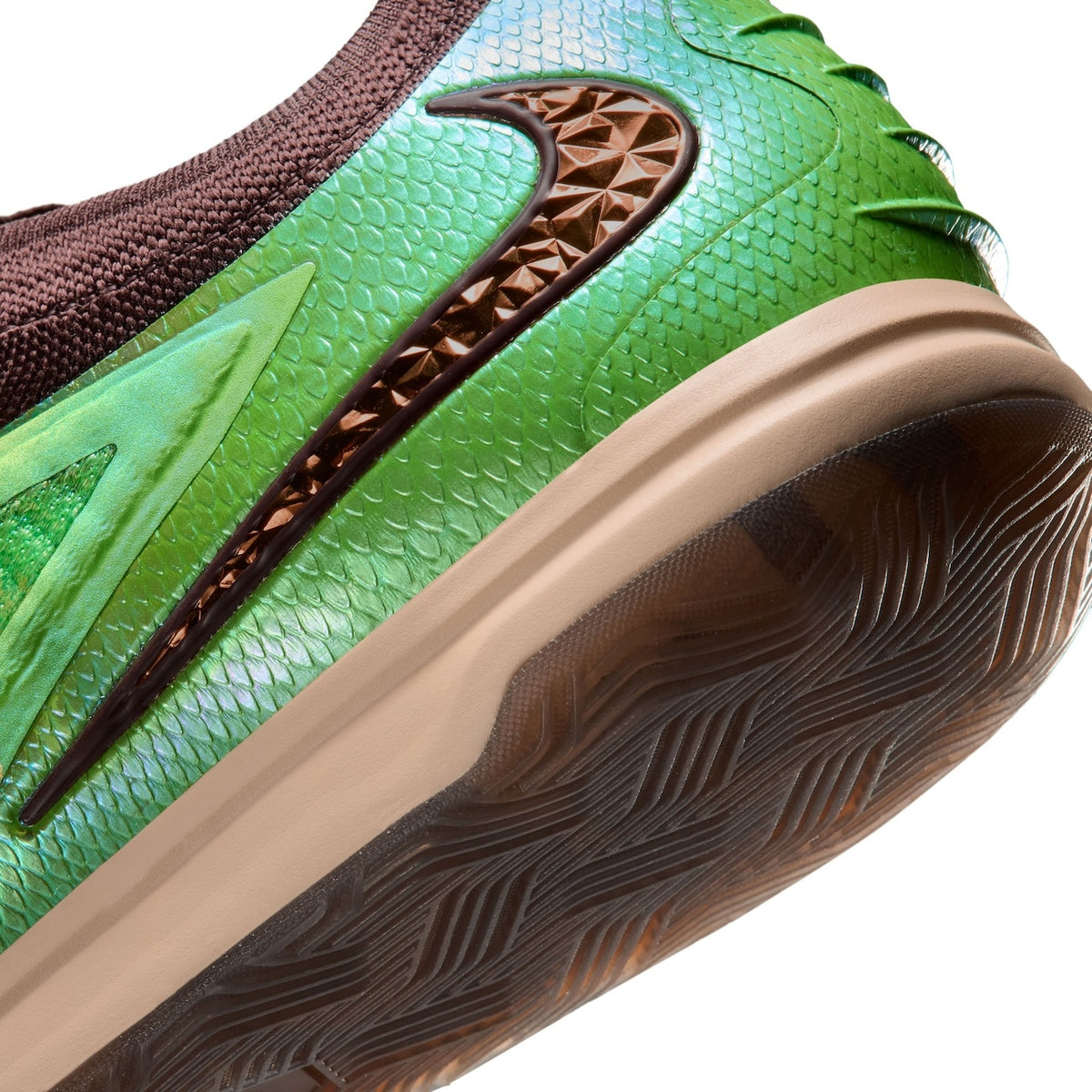 Chuteira Nike Phantom 6 Low Indoor x Cactus Jack — Earth / Metallic Gold — imagem 8