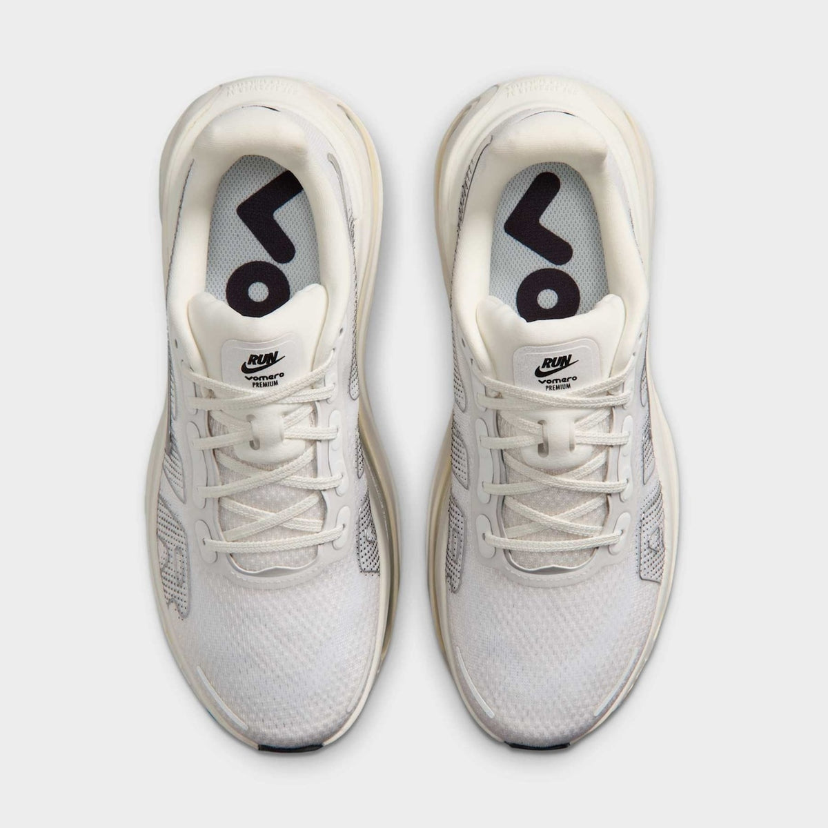Tênis Nike Vomero Premium ESS Unissex — Branco / Cinza — imagem 4