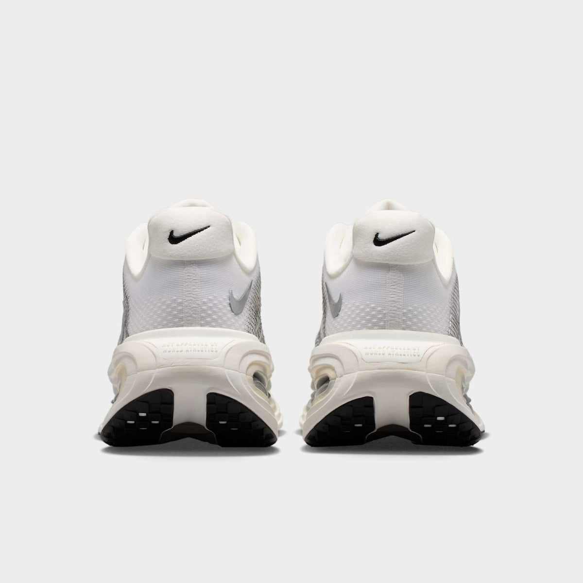 Tênis Nike Vomero Premium ESS Unissex — Branco / Cinza — imagem 5