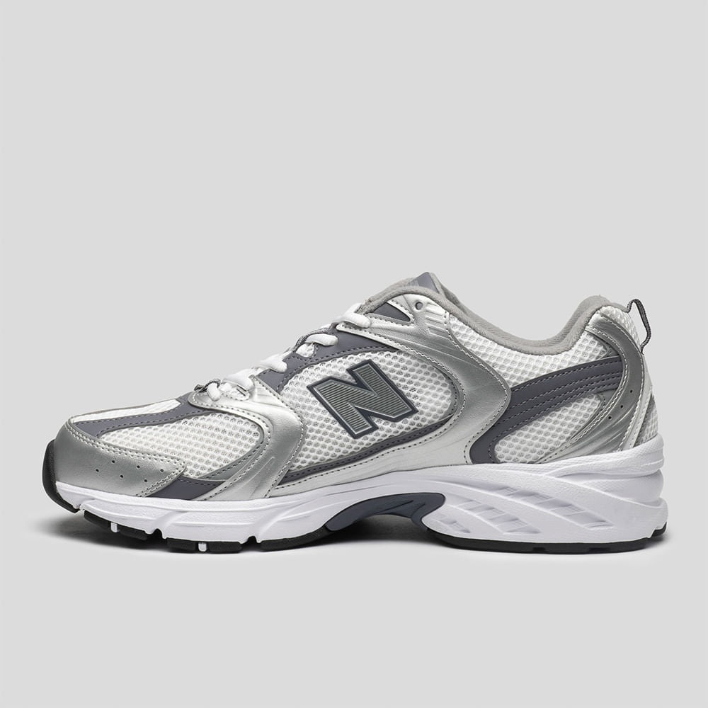 Tênis New Balance 530 Unissex — Prata / Grafite — imagem 2