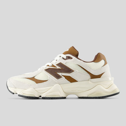 Tênis New Balance 9060 Unissex — Marrom / Branco Off — imagem 2