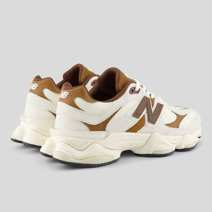 Tênis New Balance 9060 Unissex — Marrom / Branco Off — imagem 6
